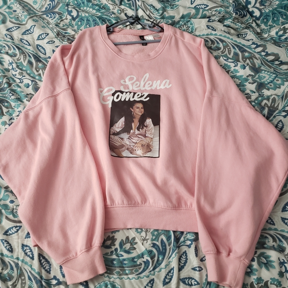 Selena Gomez " I can't get enough" pink crewneck sweater